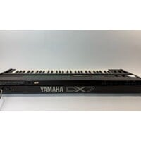 Yamaha DX7 (Damaged right panel)