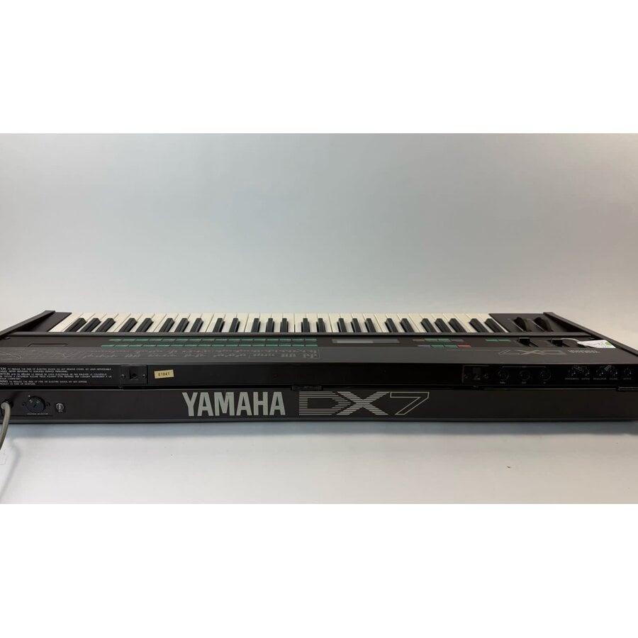 Yamaha DX7 (Damaged right panel)