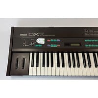 Yamaha DX7 (Damaged right panel)