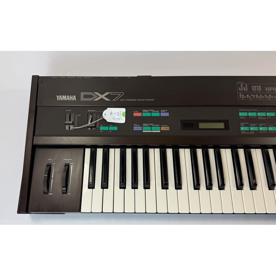 Yamaha DX7 (Damaged right panel)