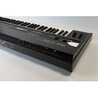 Yamaha DX7 (Damaged right panel)