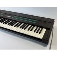 Yamaha DX7 (Damaged right panel)