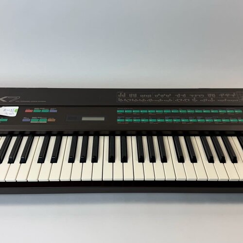 Yamaha DX7 (Damaged right panel) 