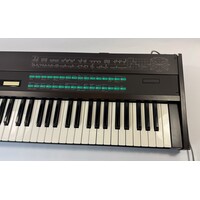 Yamaha DX7 (Damaged right panel)