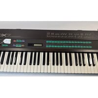 Yamaha DX7 (Damaged right panel)
