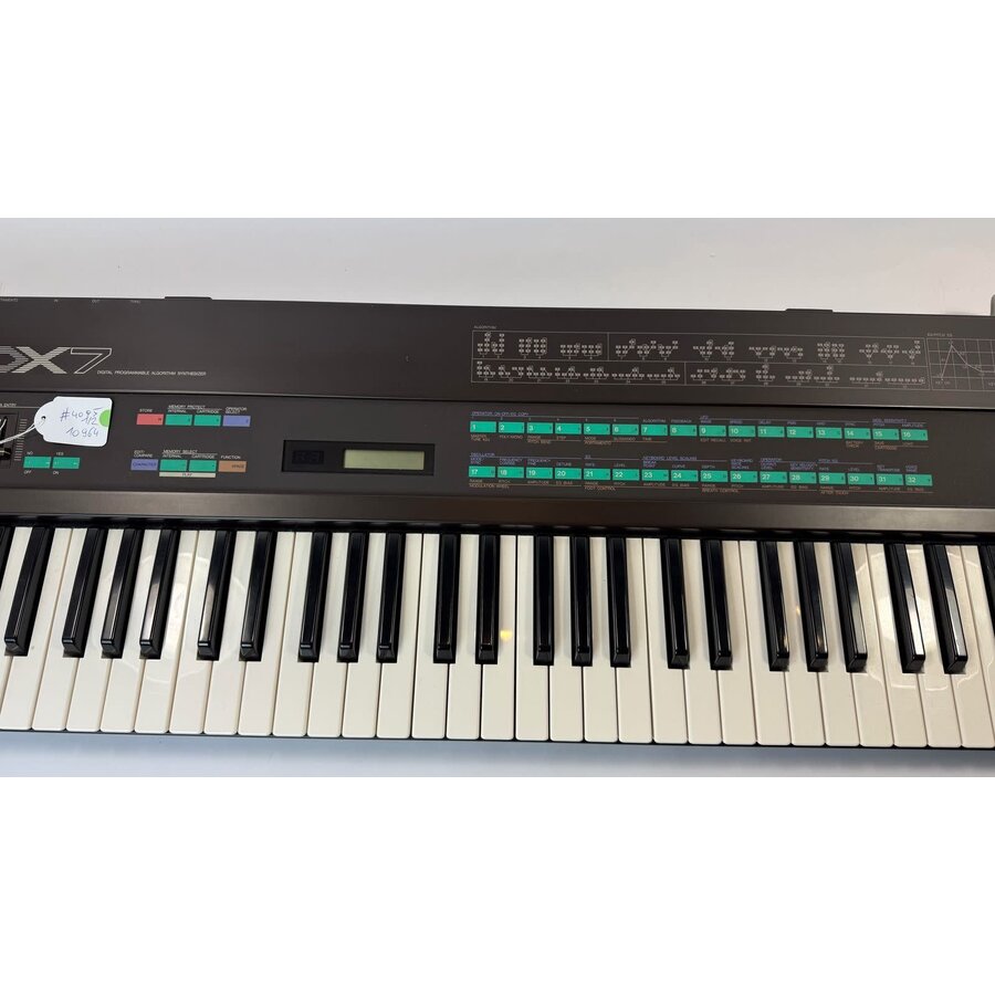 Yamaha DX7 (Damaged right panel)