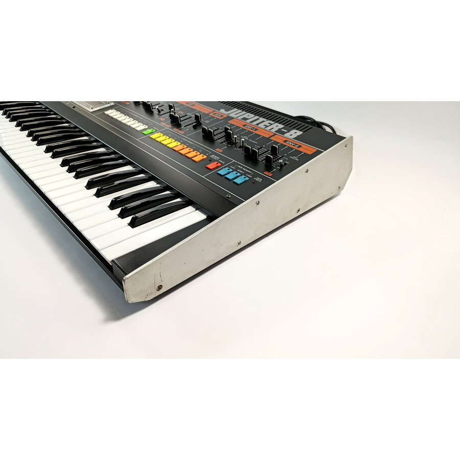 ROLAND JUPITER 8