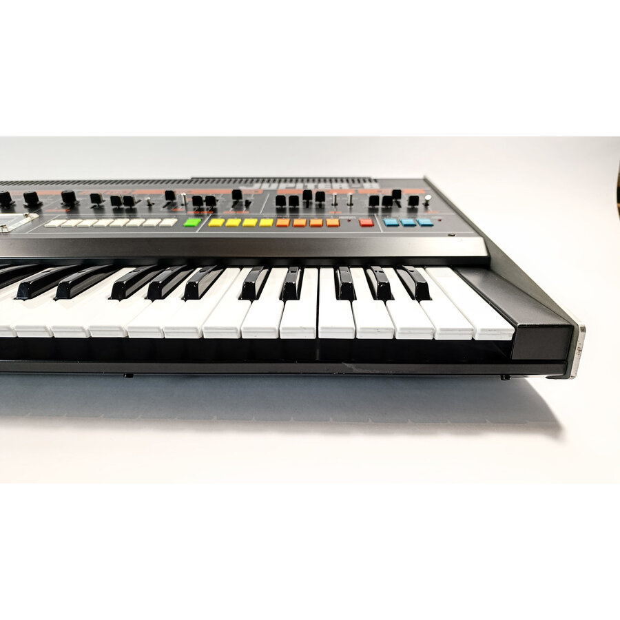 ROLAND JUPITER 8