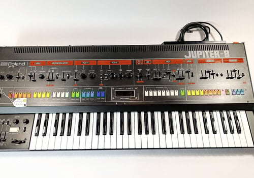 ROLAND JUPITER 8 