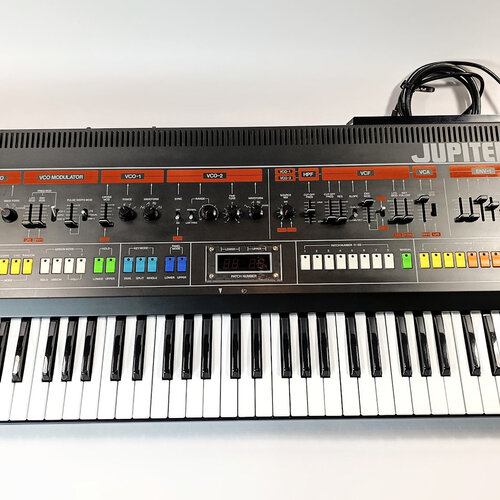 ROLAND JUPITER 8 