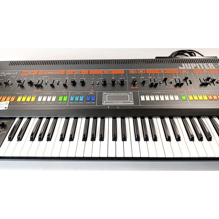 ROLAND JUPITER 8