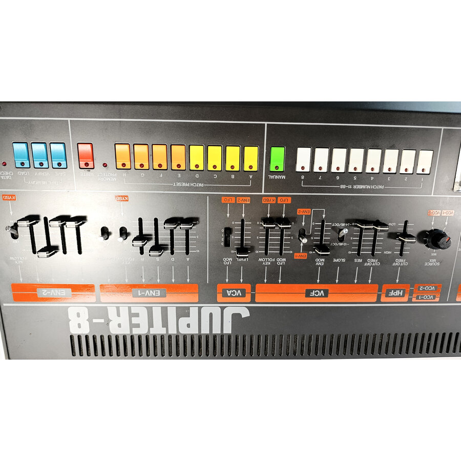 ROLAND JUPITER 8