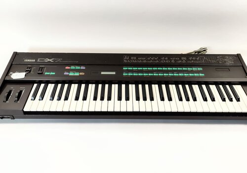 Yamaha DX-7 + Case 