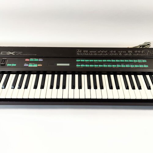 Yamaha DX-7 + Case 