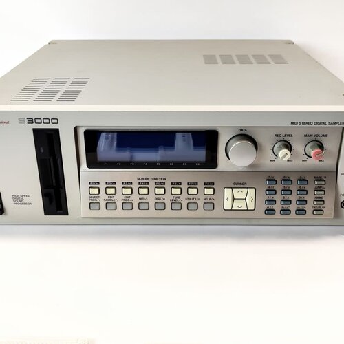 Akai S3000 