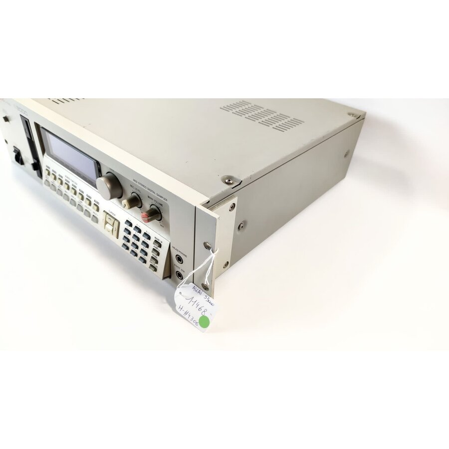 Akai S3000