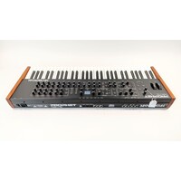 Sequential Prophet Rev-2  8-voice  + Thon case