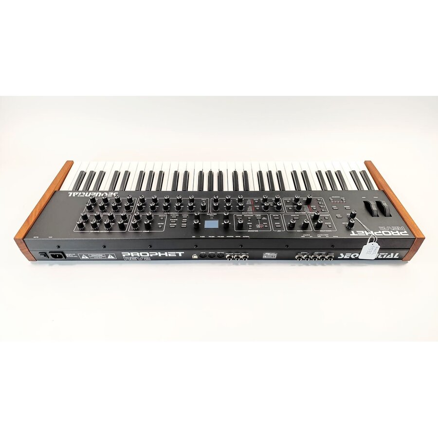 Sequential Prophet Rev-2  8-voice  + Thon case
