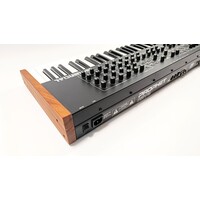Sequential Prophet Rev-2  8-voice  + Thon case