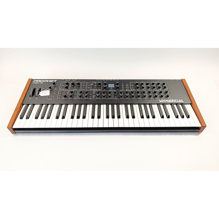 Sequential Prophet Rev-2  8-voice  + Thon case