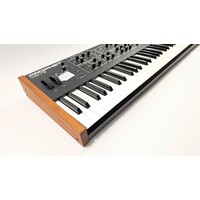 Sequential Prophet Rev-2  8-voice  + Thon case