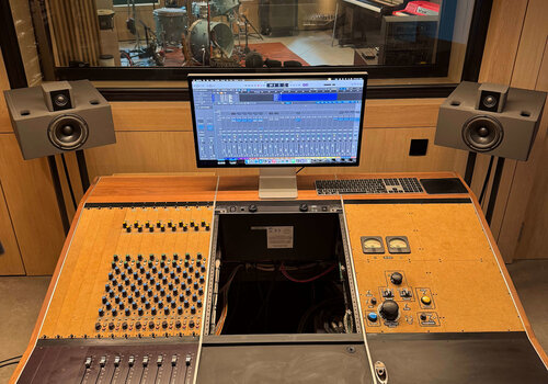 Undertone Audio Console 24ch 8 Fader ch. strips 16 summing ch 