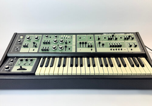 Roland SH-7 