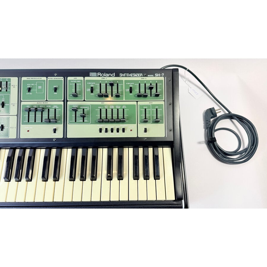 Roland SH-7