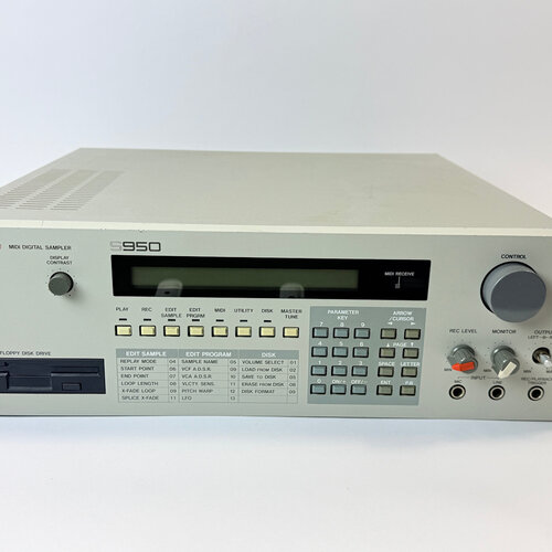 Akai  S950 