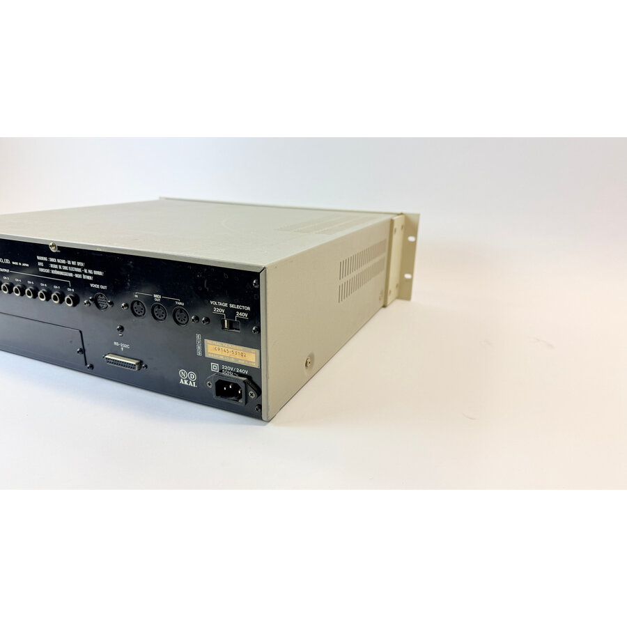 Akai  S950