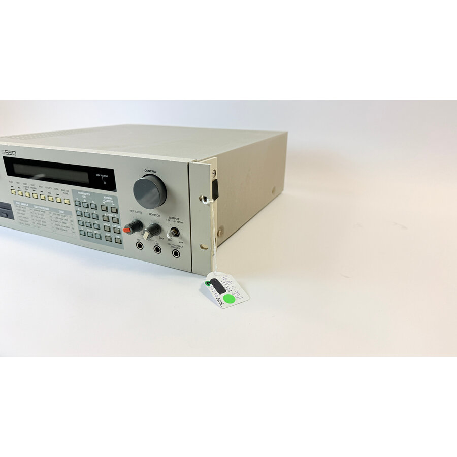 Akai  S950