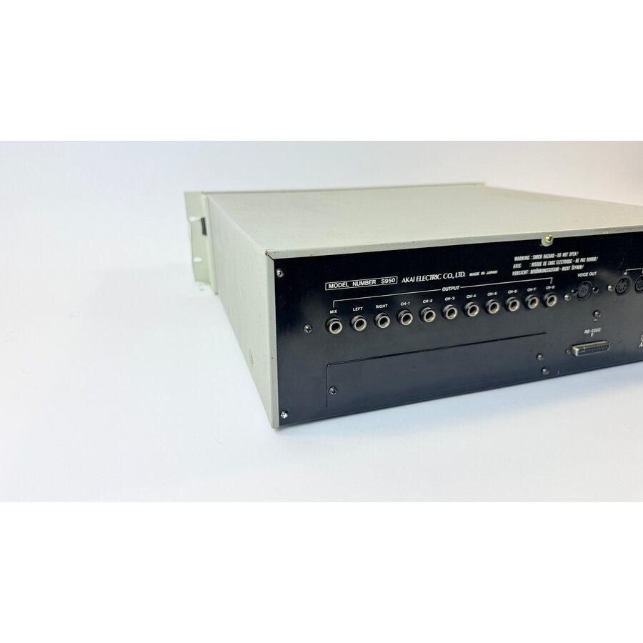 Akai  S950