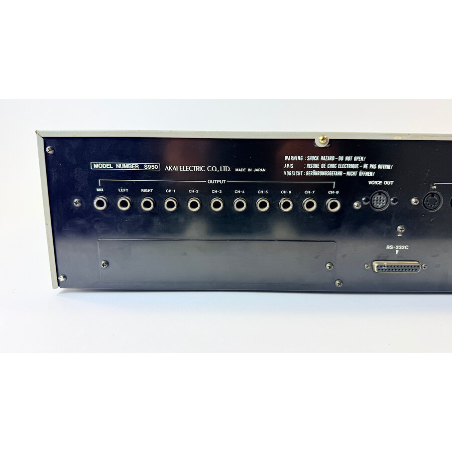 Akai  S950