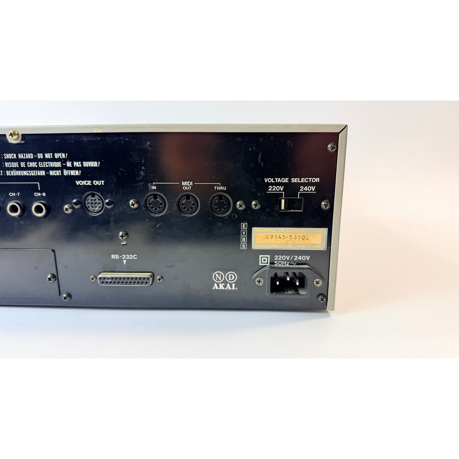 Akai  S950
