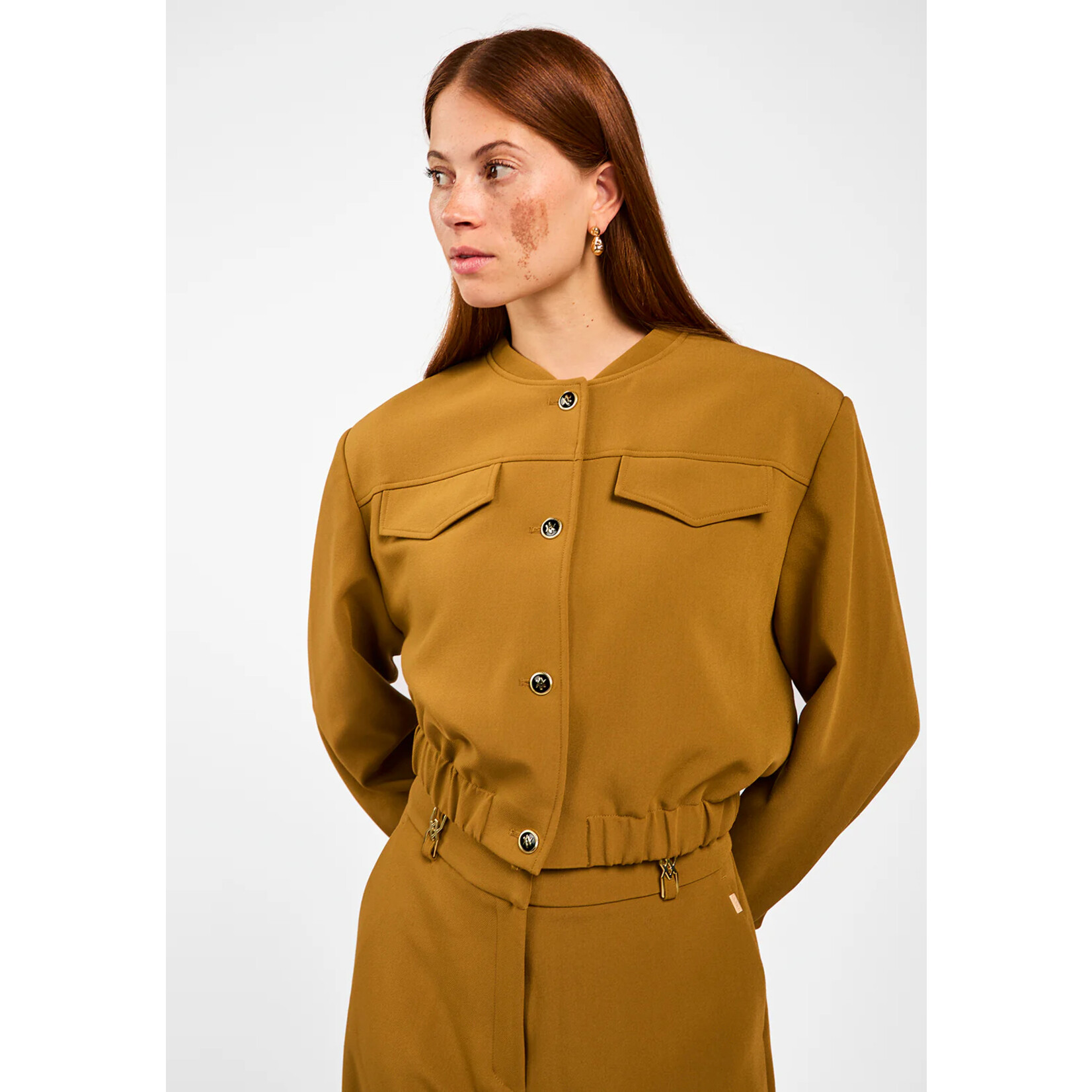 Aaiko, kort jasje SUUS olive groen