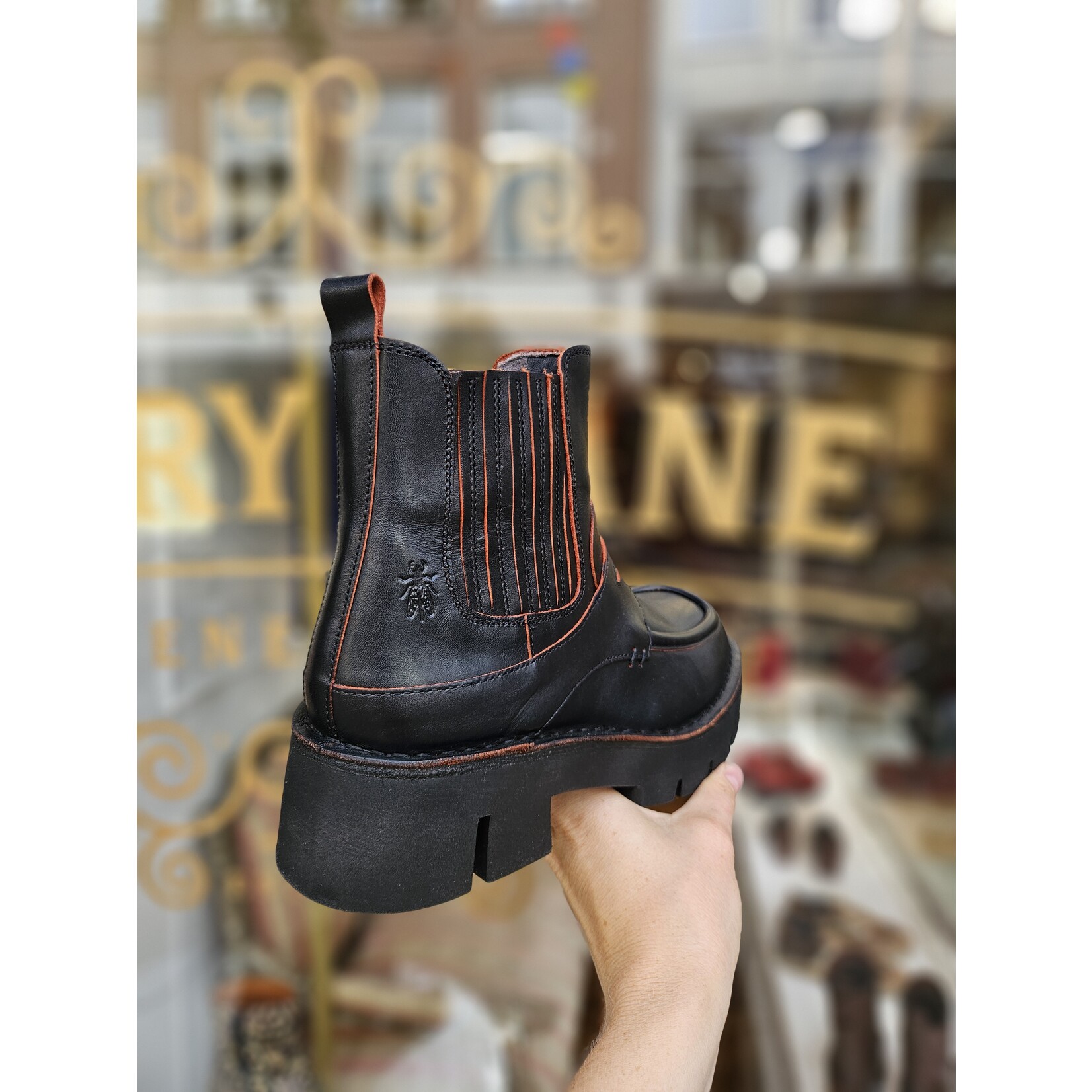 Fly London Buki  Chelsea boot zwart