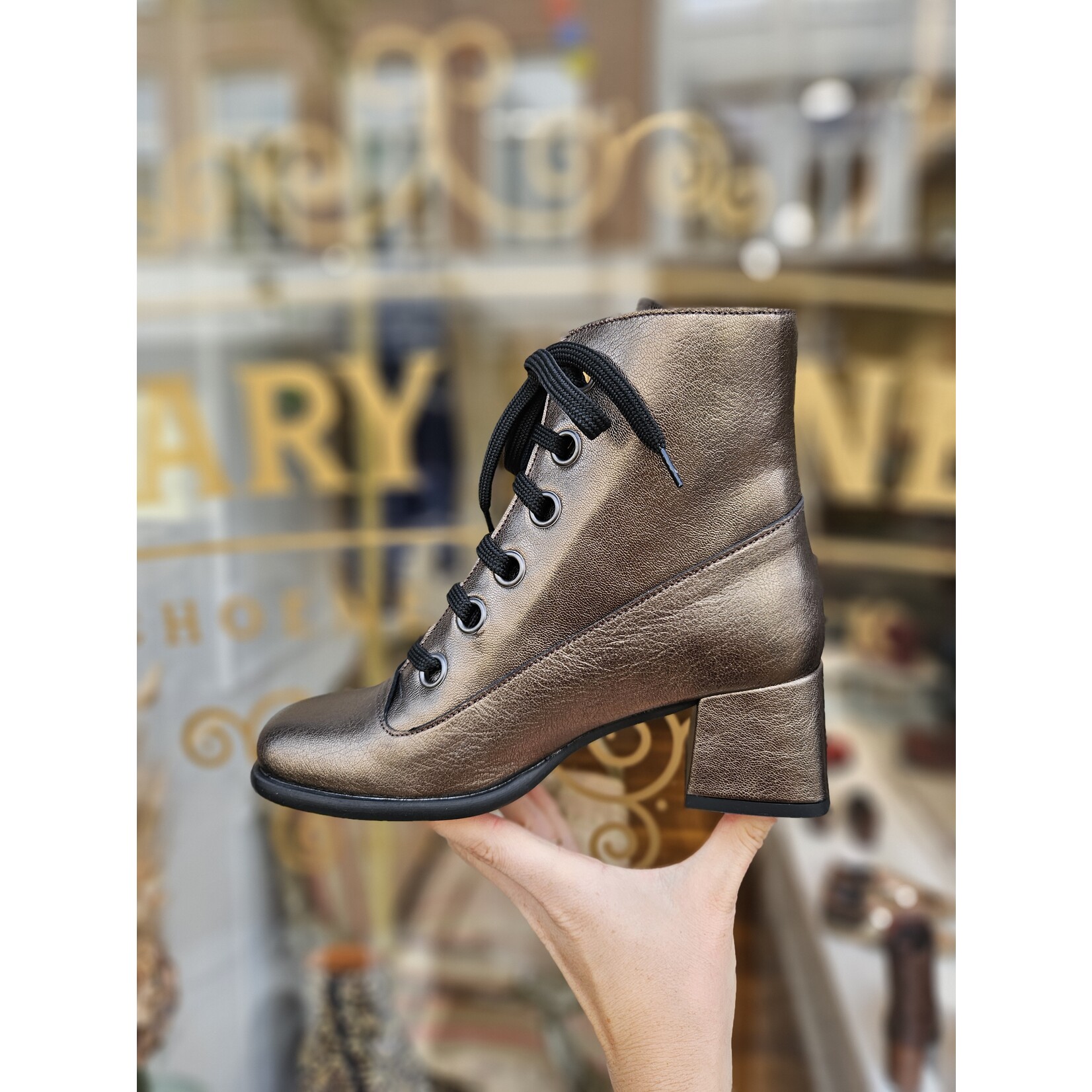 Fly London Rijglaars Sepy metalic Brons