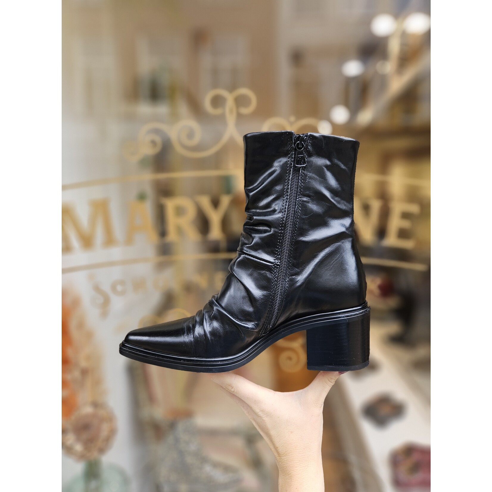 MJUS leren enkellaarsje plooi POKI zwart