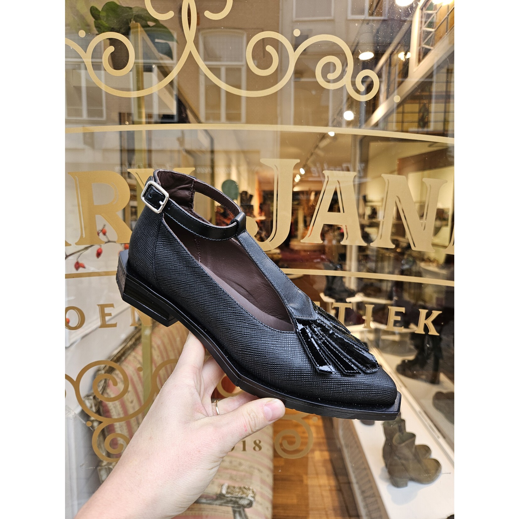 Le Bohemien leren instapper t-strap G24-1 zwart
