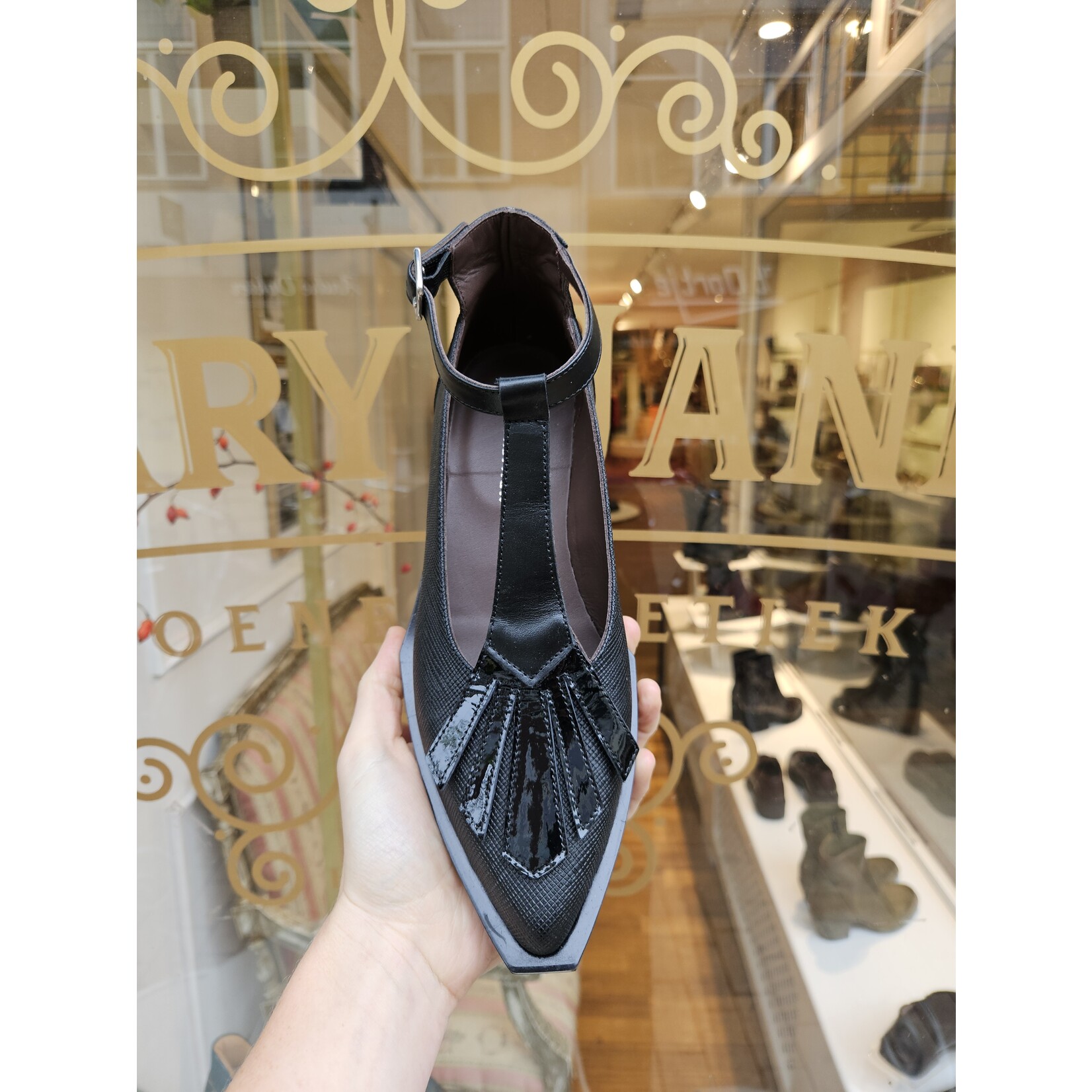 Le Bohemien leren instapper t-strap G24-1 zwart