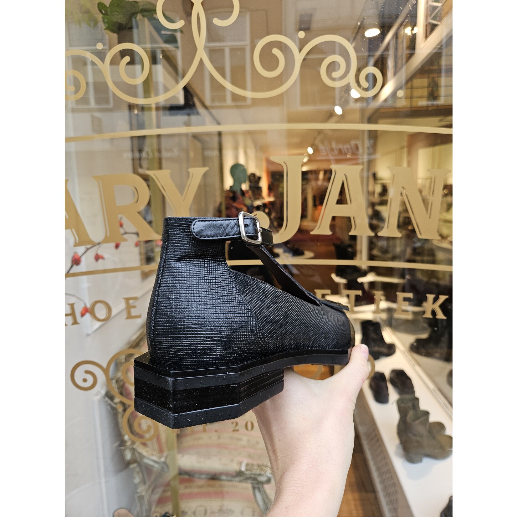 Le Bohemien leren instapper t-strap G24-1 zwart