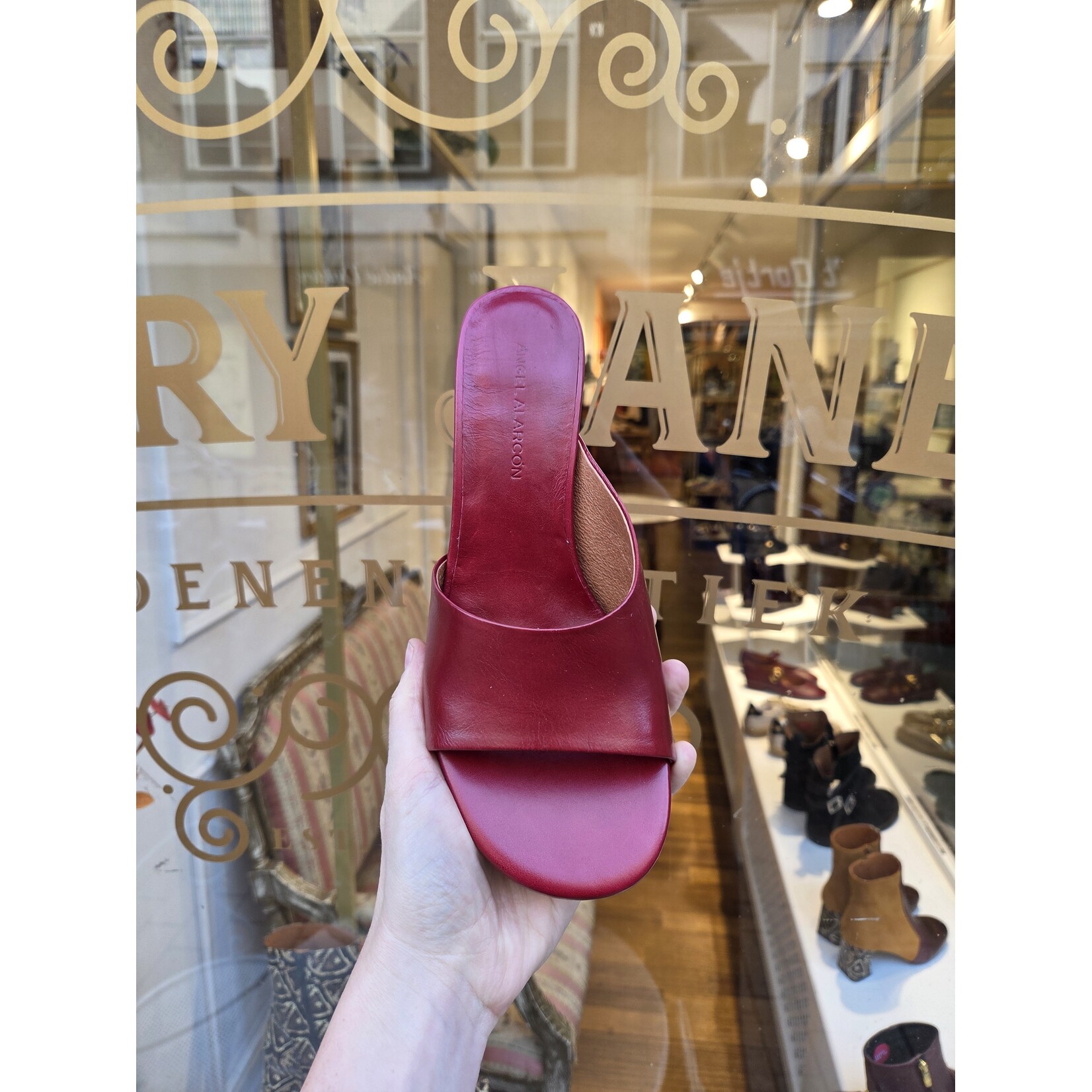 Angel Alarcon Angel Alarcon instapper muil PATRIZIA rood