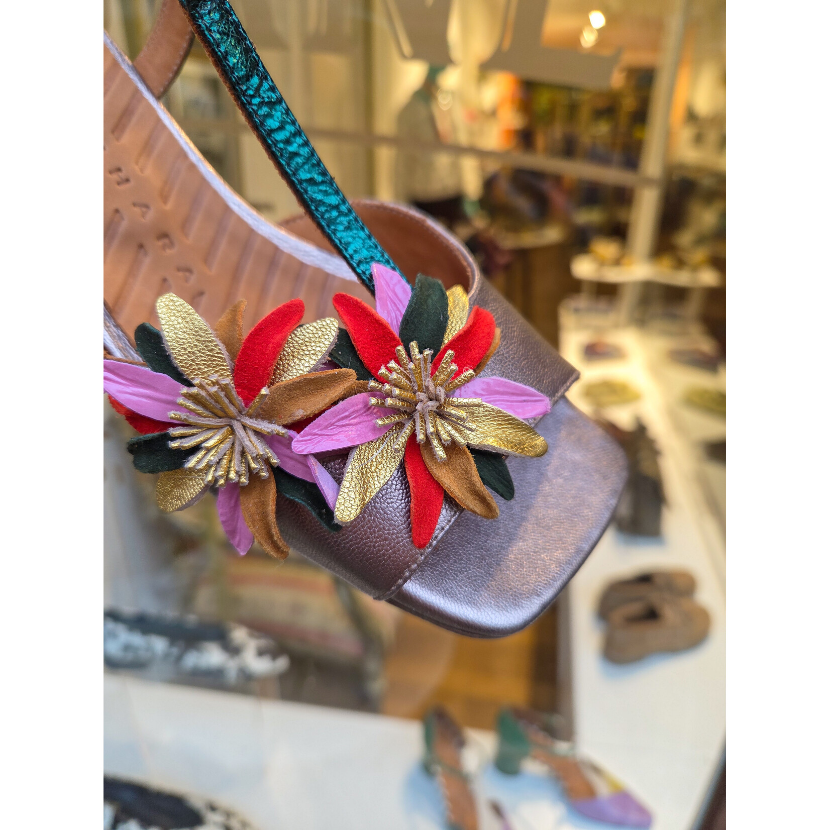 Chie Mihara sandaal flower YULIVA multi groen bronze