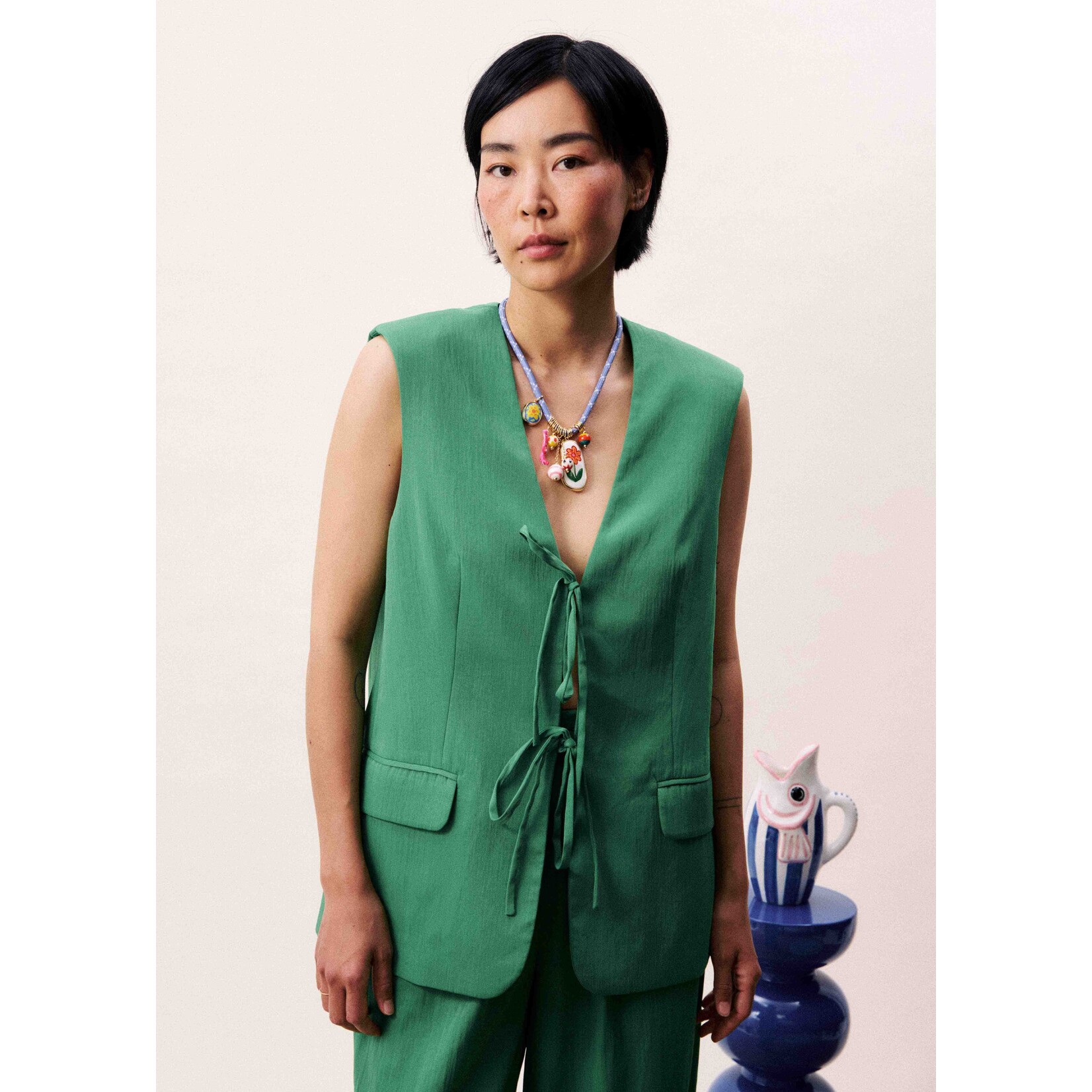 FRNCH FRNCH mouwloze blazer ATINS groen