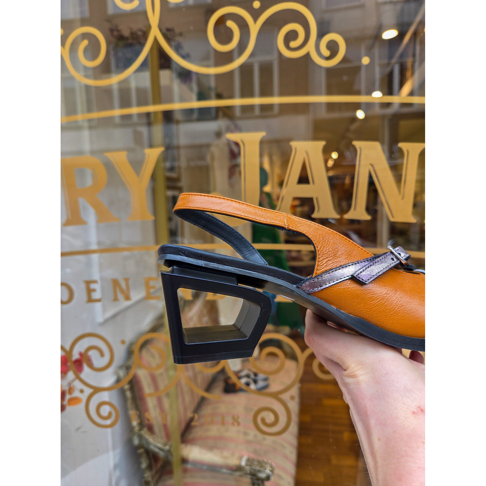 Le Bohemien slingback pump gespjes TP5005 oranje