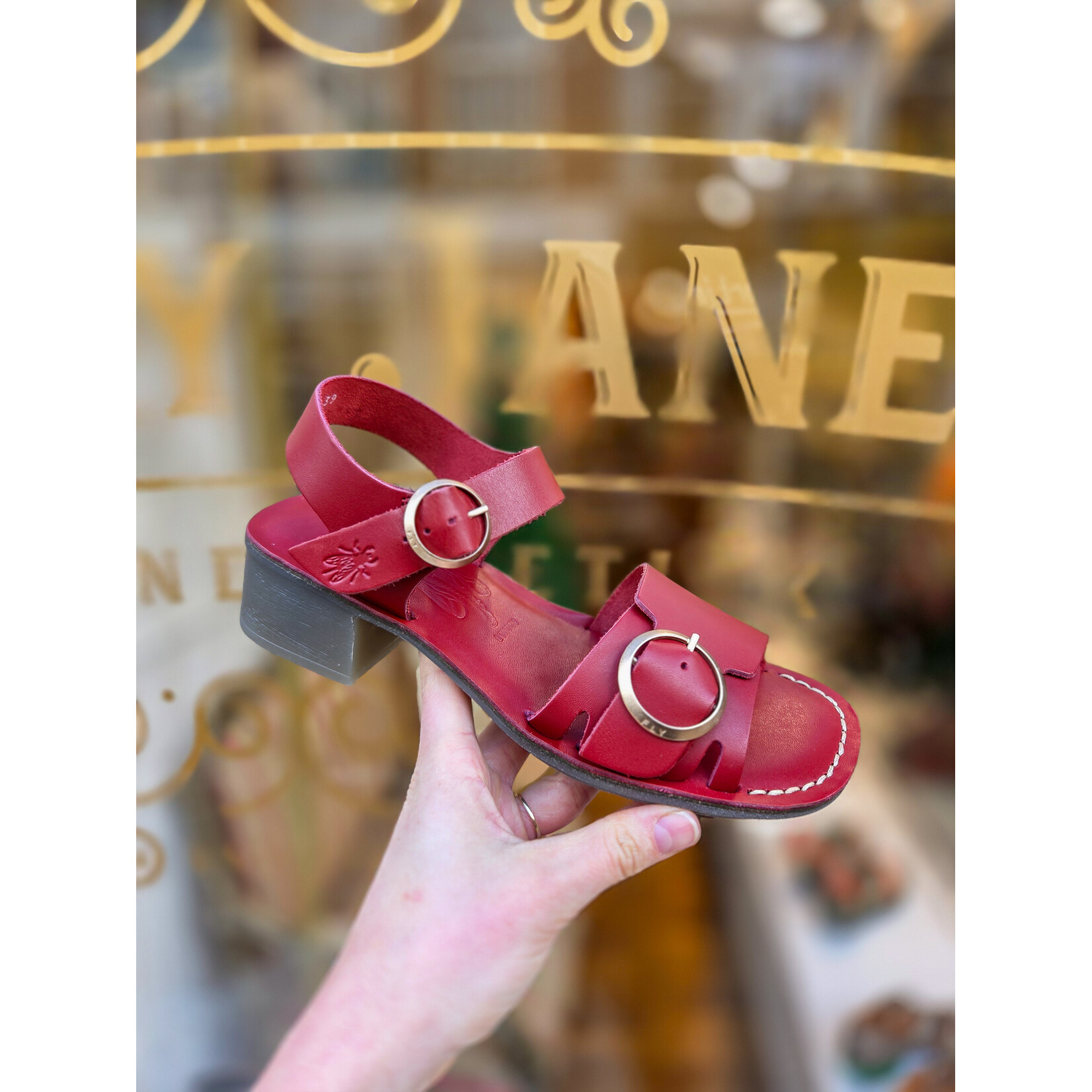Fly London sandaal EBLI gesp lipstick red