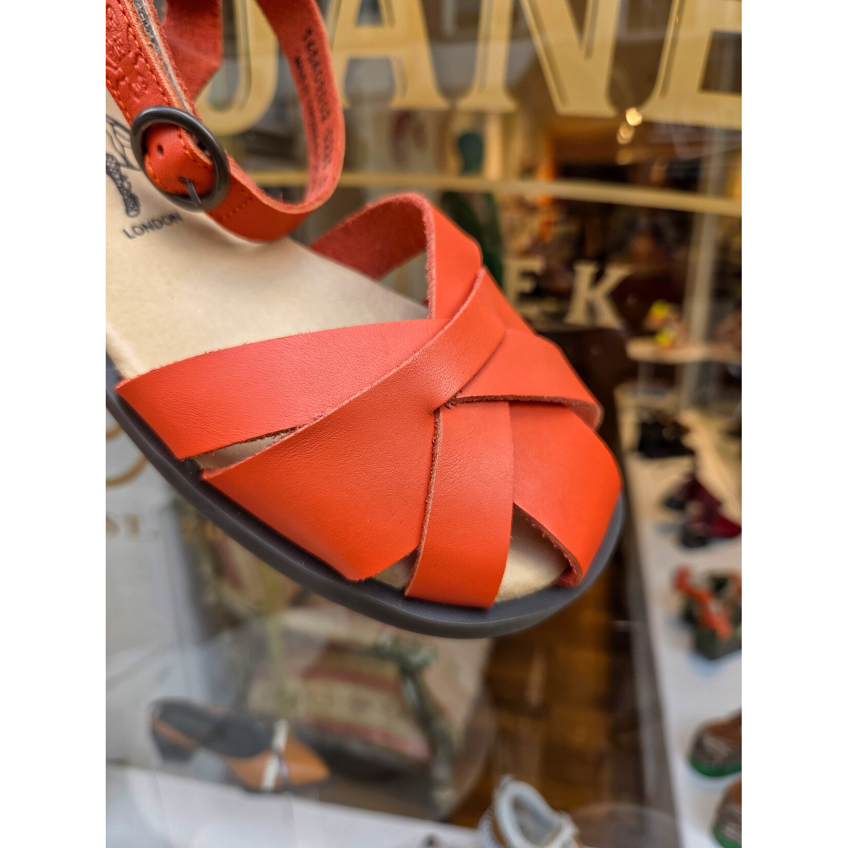 Fly London sandaal plat ALLI oranje