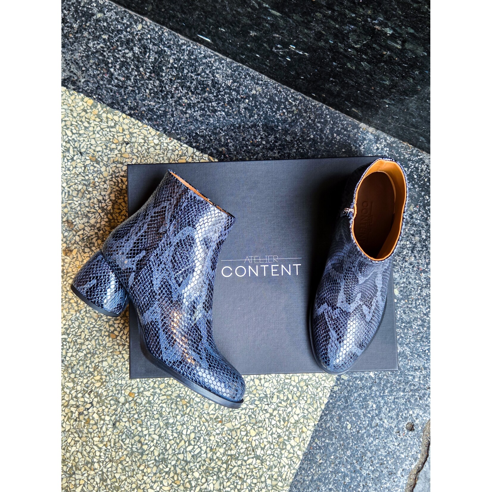 Atelier Content enkellaarsje FARAH cobra blue