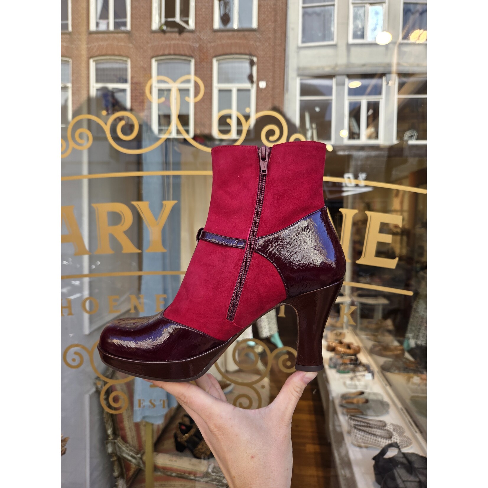 Chie Mihara enkellaarsje hak KYLDA rubi rood bordeaux