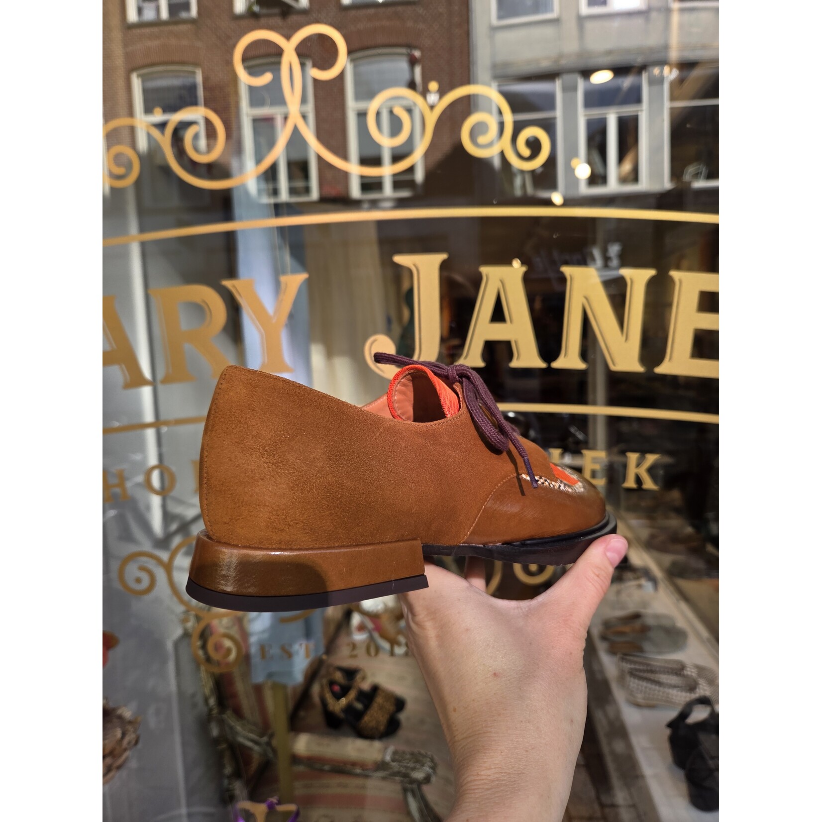 Chie Mihara veterschoen JERIPA cafe oranje